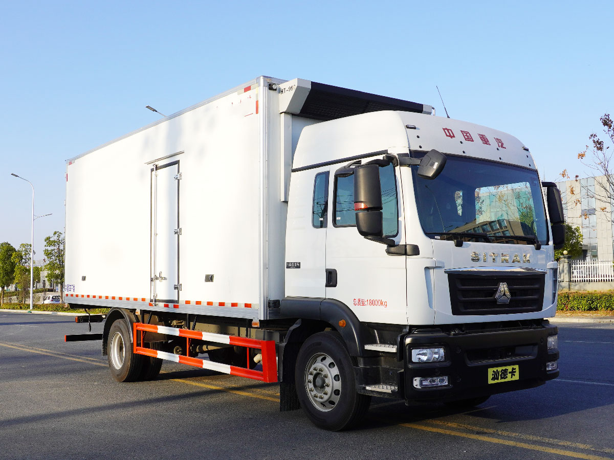 重汽汕德卡冷藏車（6.8米）