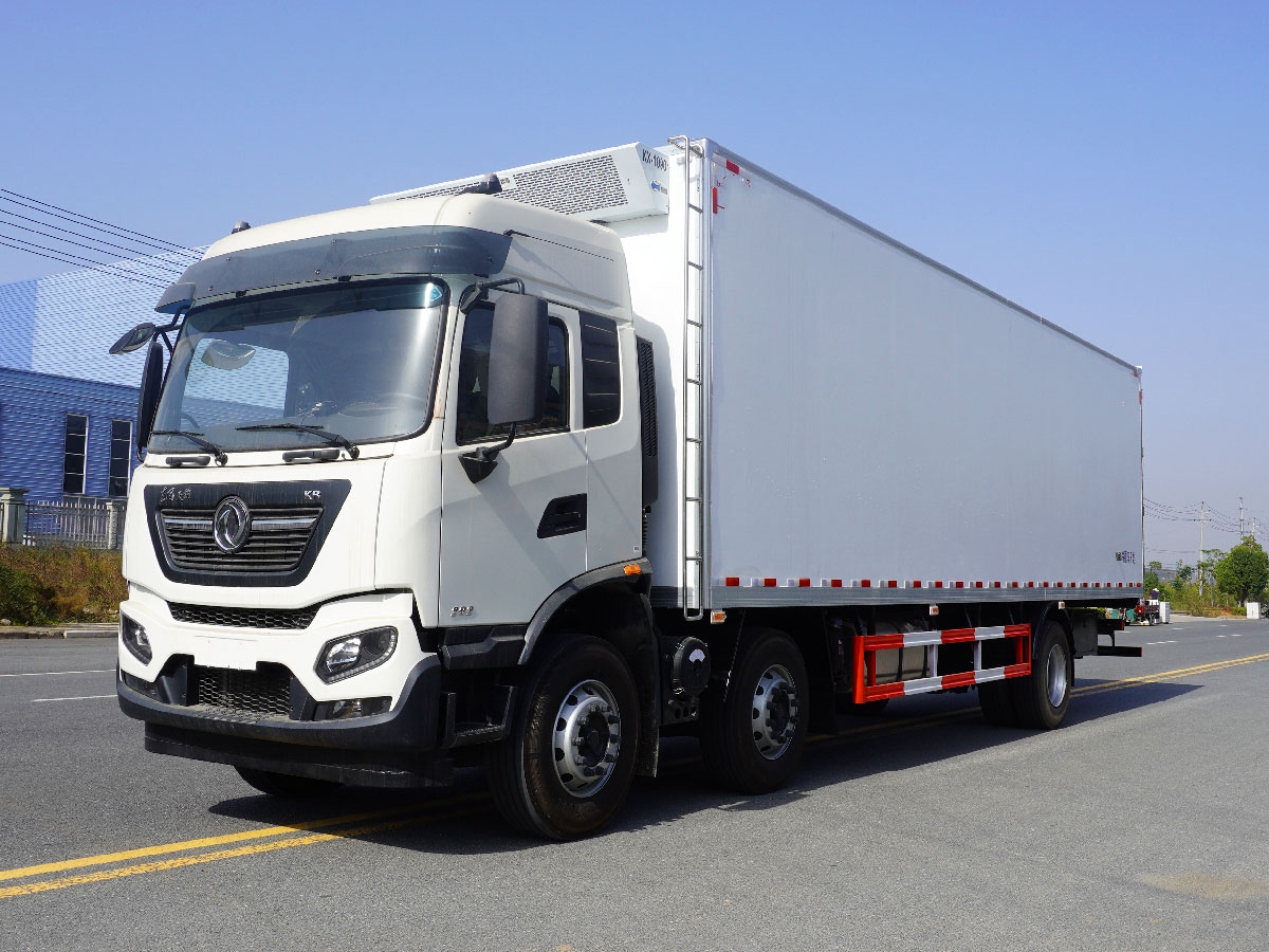 東風天錦小三軸冷藏車（8.6米）